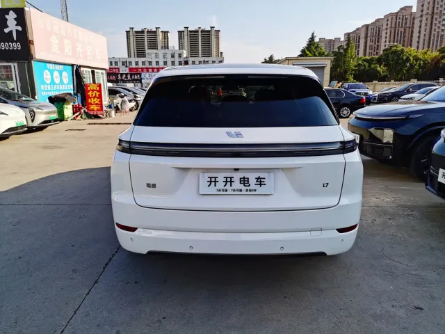 Li Auto L7 — Фото автомобиля 8