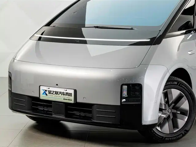 Li Auto MEGA — Фото автомобиля 3