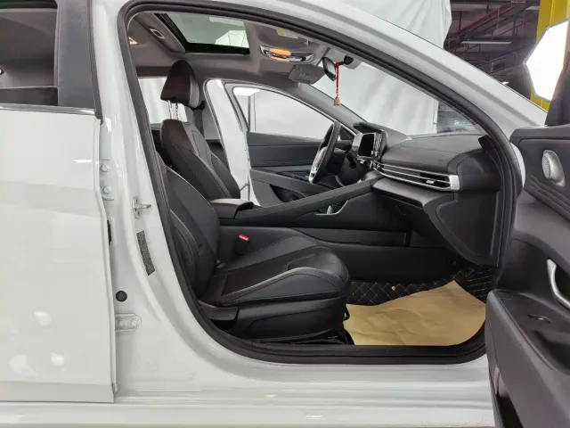 Hyundai Elantra — Фото автомобиля 18