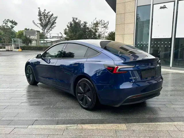 Tesla Model 3 — Фото автомобиля 7