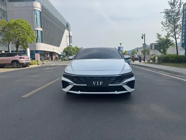Hyundai Elantra — Фото автомобиля 3