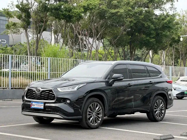 Фотография автомобиля — Toyota Highlander
