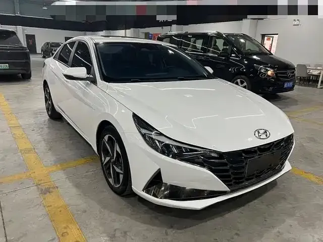 Hyundai Elantra — Фото автомобиля 3