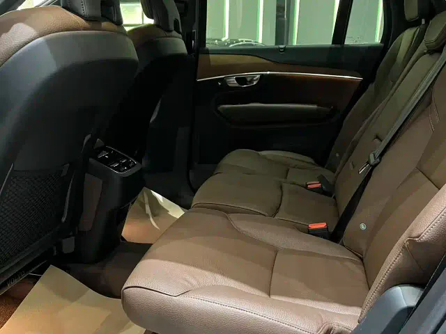 Volvo XC90 — Фото автомобиля 11