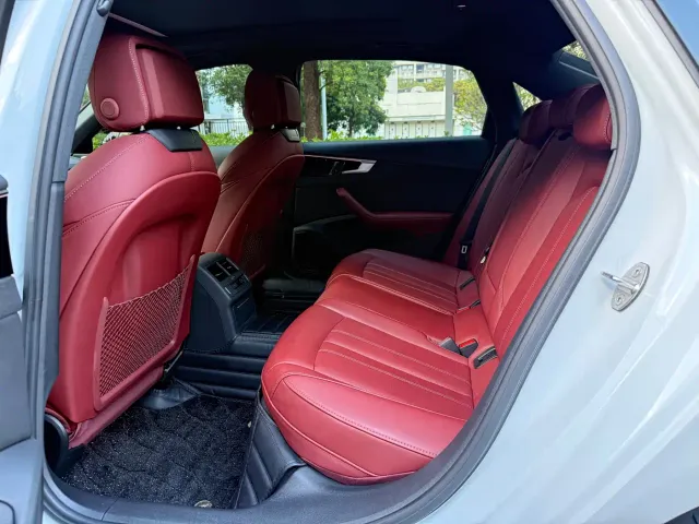 Audi A4L — Фото автомобиля 10