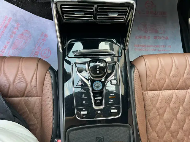 BYD Tang — Фото автомобиля 15
