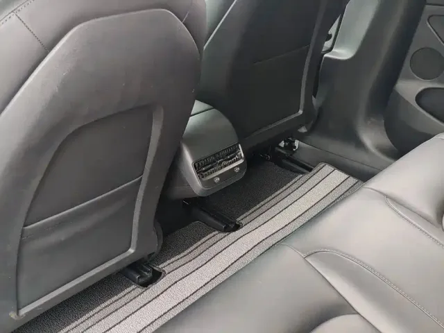 Tesla Model 3 — Фото автомобиля 9