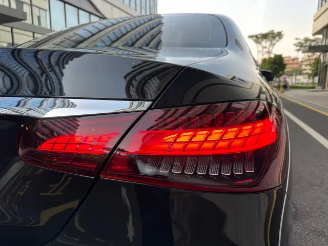 Mercedes-Benz E-Class — Фото автомобиля 9