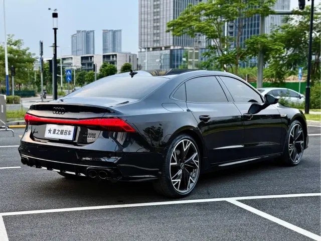 Audi A7L — Фото автомобиля 16