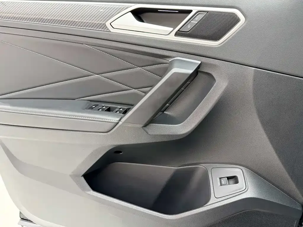 Volkswagen Tiguan L 2024 330TSI Automatic 2WD R-Line Premium Enjoyment Edition — Фото автомобиля 16