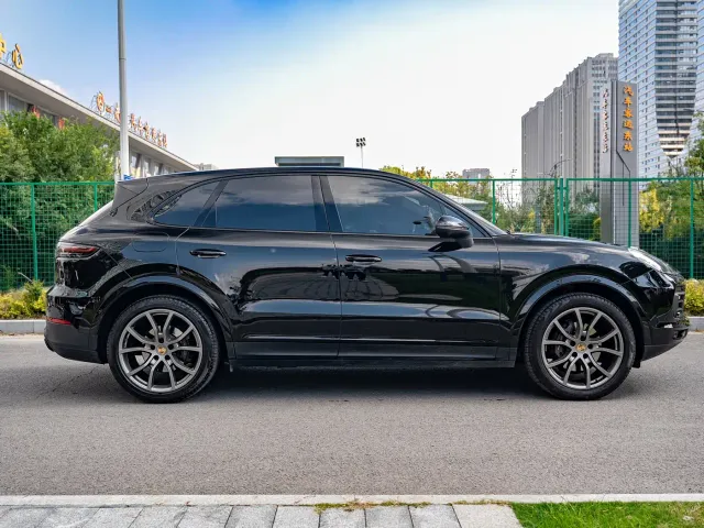 Porsche Cayenne — Фото автомобиля 7