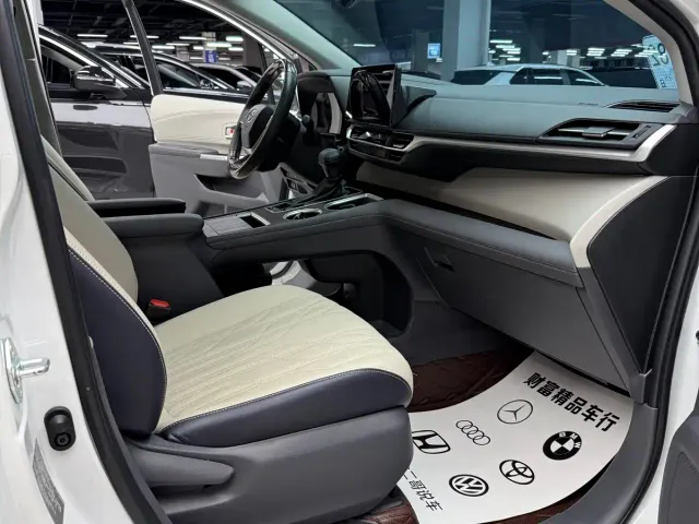 Toyota Sienna — Фото автомобиля 15