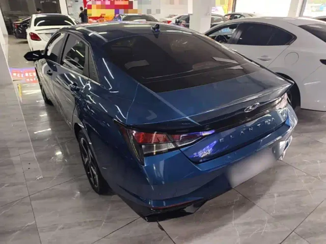 Hyundai Elantra — Фото автомобиля 4