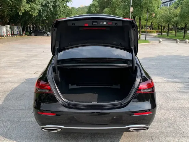 Mercedes-Benz E-Class — Фото автомобиля 16