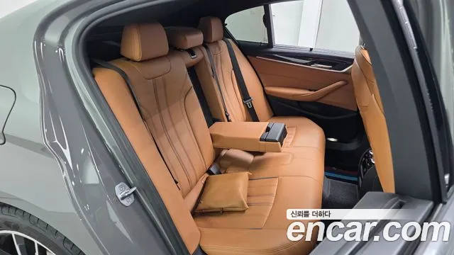 BMW 5 Series G30 — Фото автомобиля 17