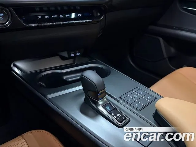 Lexus UX UX300h — Фото автомобиля 8