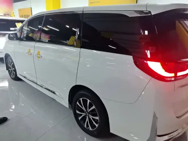 GAC Trumpchi M8 — Фото автомобиля 4