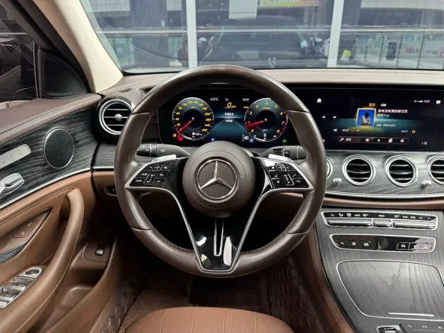 Mercedes-Benz E-Class — Фото автомобиля 6