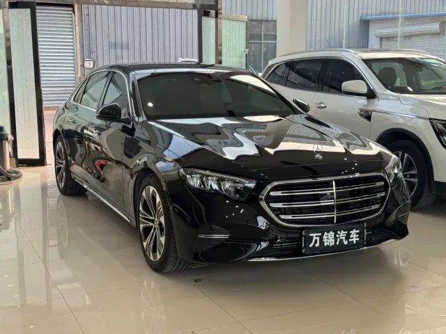 Mercedes-Benz E-Class — Фото автомобиля 3