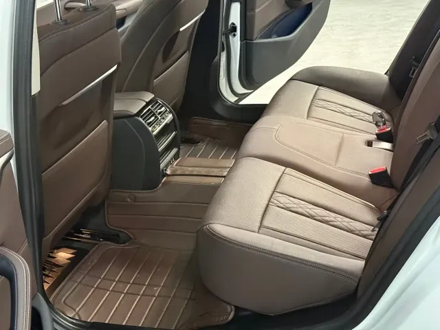 BMW 5 Series — Фото автомобиля 11
