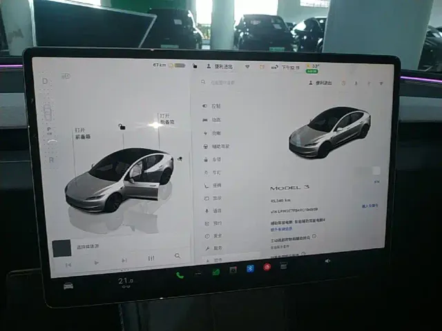 Tesla Model 3 — Фото автомобиля 11