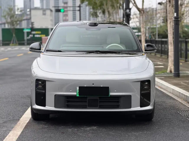 Li Auto i6 — Фото автомобиля 2