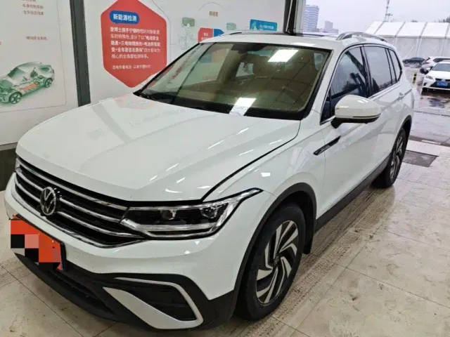 Фотография автомобиля — Volkswagen Tiguan L