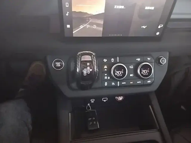 Land Rover Defender — Фото автомобиля 13