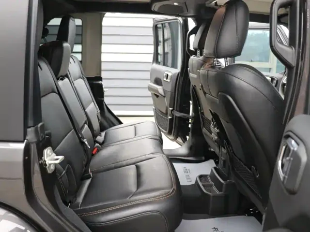 Jeep Wrangler — Фото автомобиля 23