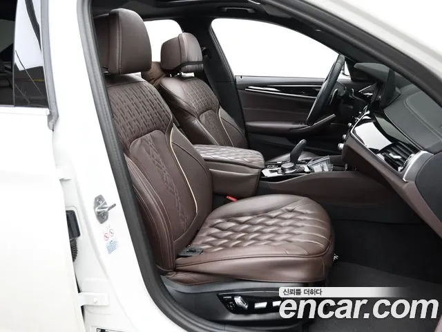 BMW 5 Series G30 — Фото автомобиля 10