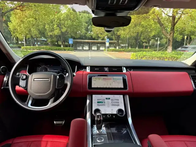 Land Rover Range Rover Sport — Фото автомобиля 6
