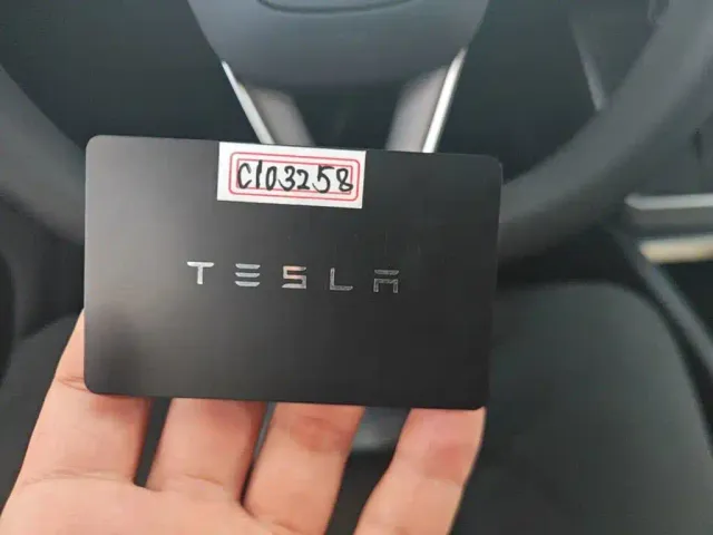 Tesla Model Y — Фото автомобиля 8