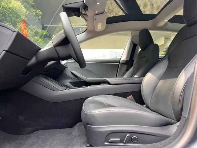 Tesla Model 3 — Фото автомобиля 8