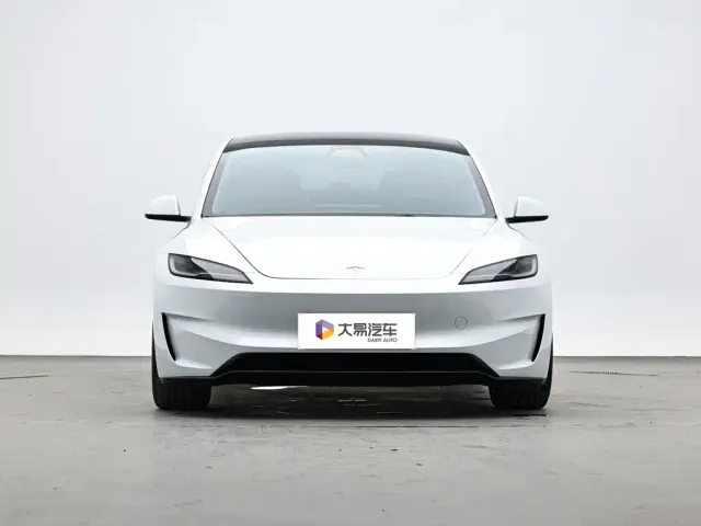 Tesla Model 3 — Фото автомобиля 2