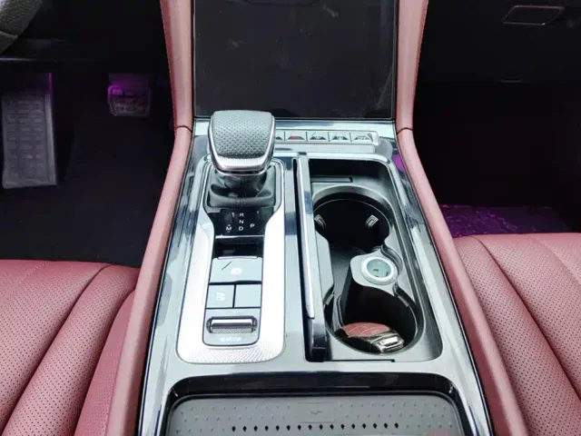 Hongqi H5 — Фото автомобиля 16