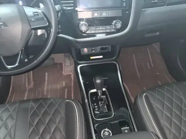 Mitsubishi Outlander — Фото автомобиля 16