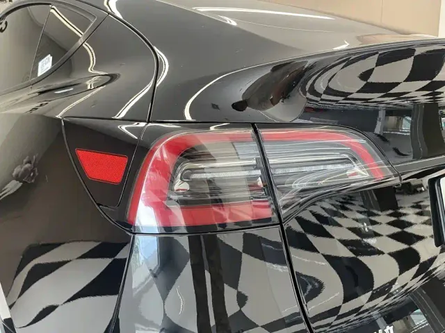 Tesla Model Y — Фото автомобиля 10