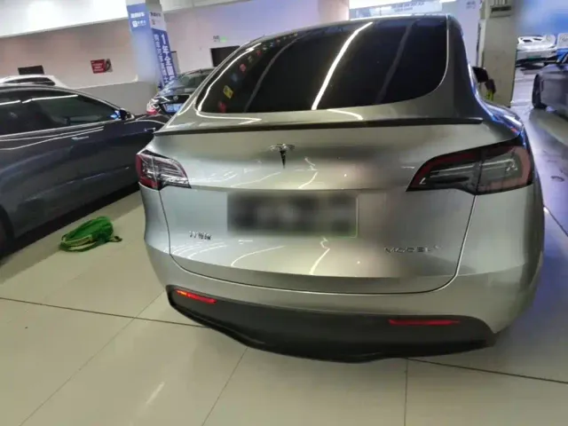 Tesla Model Y — Фото автомобиля 5