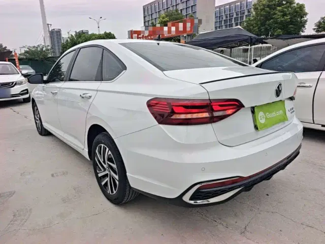 Volkswagen Lavida — Фото автомобиля 4