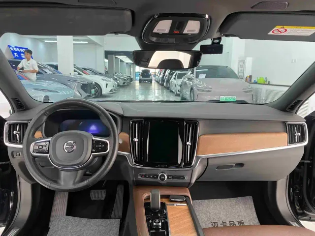 Volvo S90 — Фото автомобиля 6