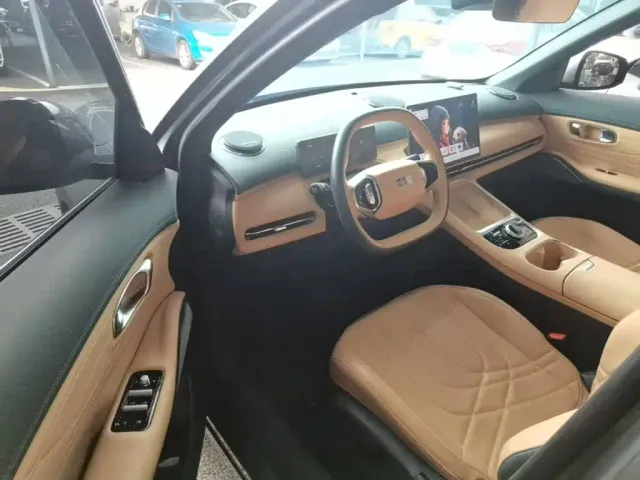 Geely Galaxy Starship 7 EM-i — Фото автомобиля 15
