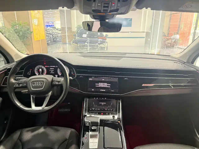 Audi Q7 — Фото автомобиля 4