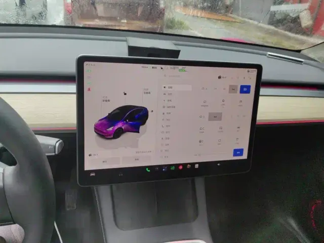 Tesla Model Y — Фото автомобиля 13