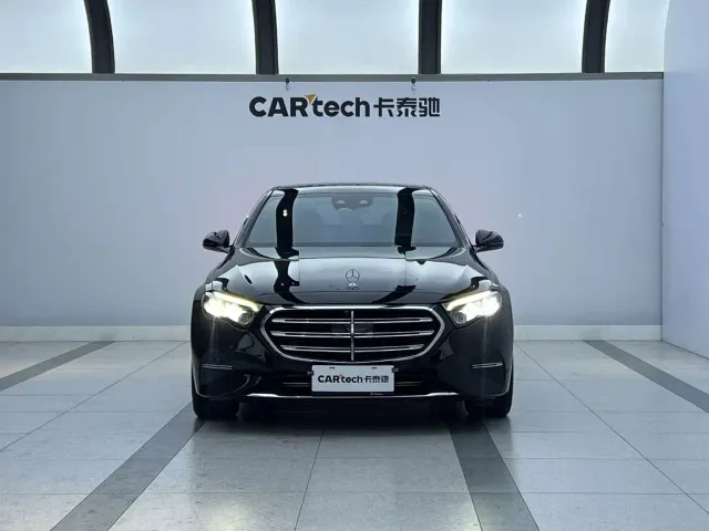 Mercedes-Benz E-Class — Фото автомобиля 2