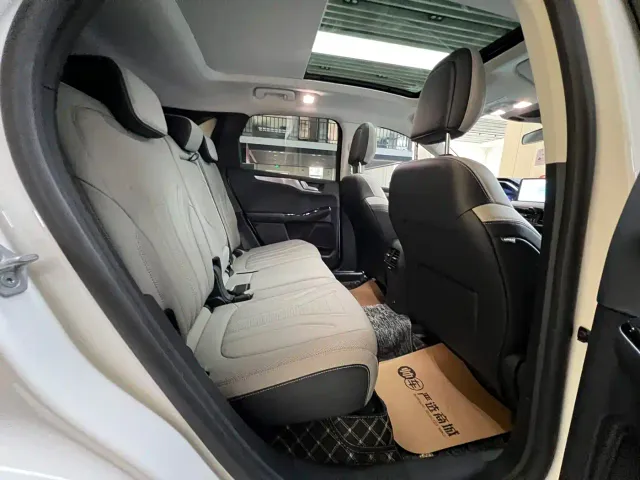 Ford Escape — Фото автомобиля 10