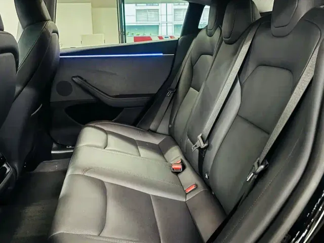 Tesla Model 3 — Фото автомобиля 9
