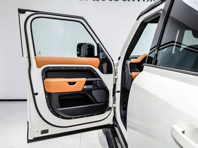Land Rover Defender — Фото автомобиля 7