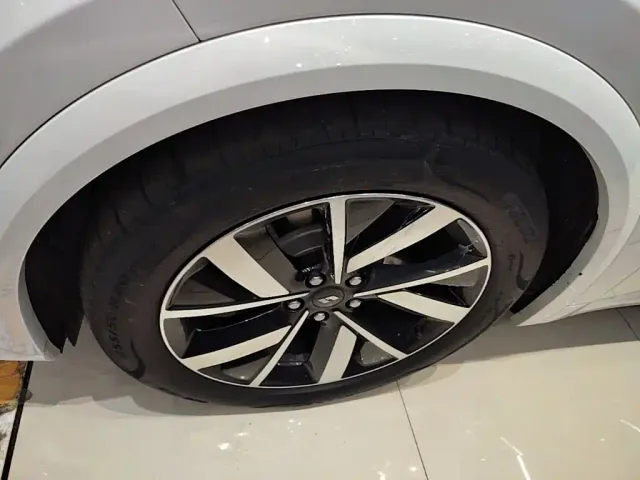 Li Auto L7 — Фото автомобиля 24