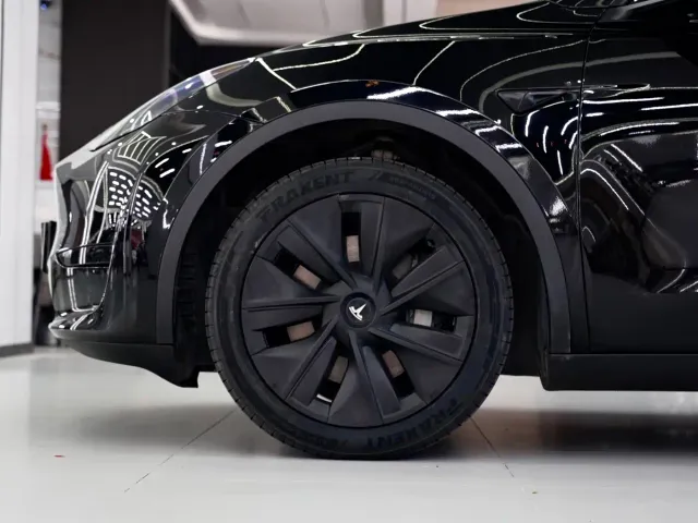 Tesla Model Y — Фото автомобиля 9