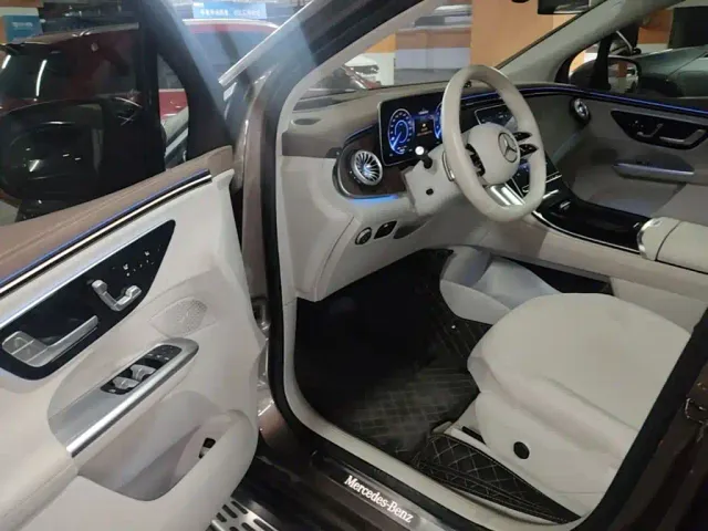 Mercedes-Benz EQE SUV — Фото автомобиля 20
